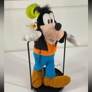 Goofy Plush - Disney Parks Exclusive. With tag.